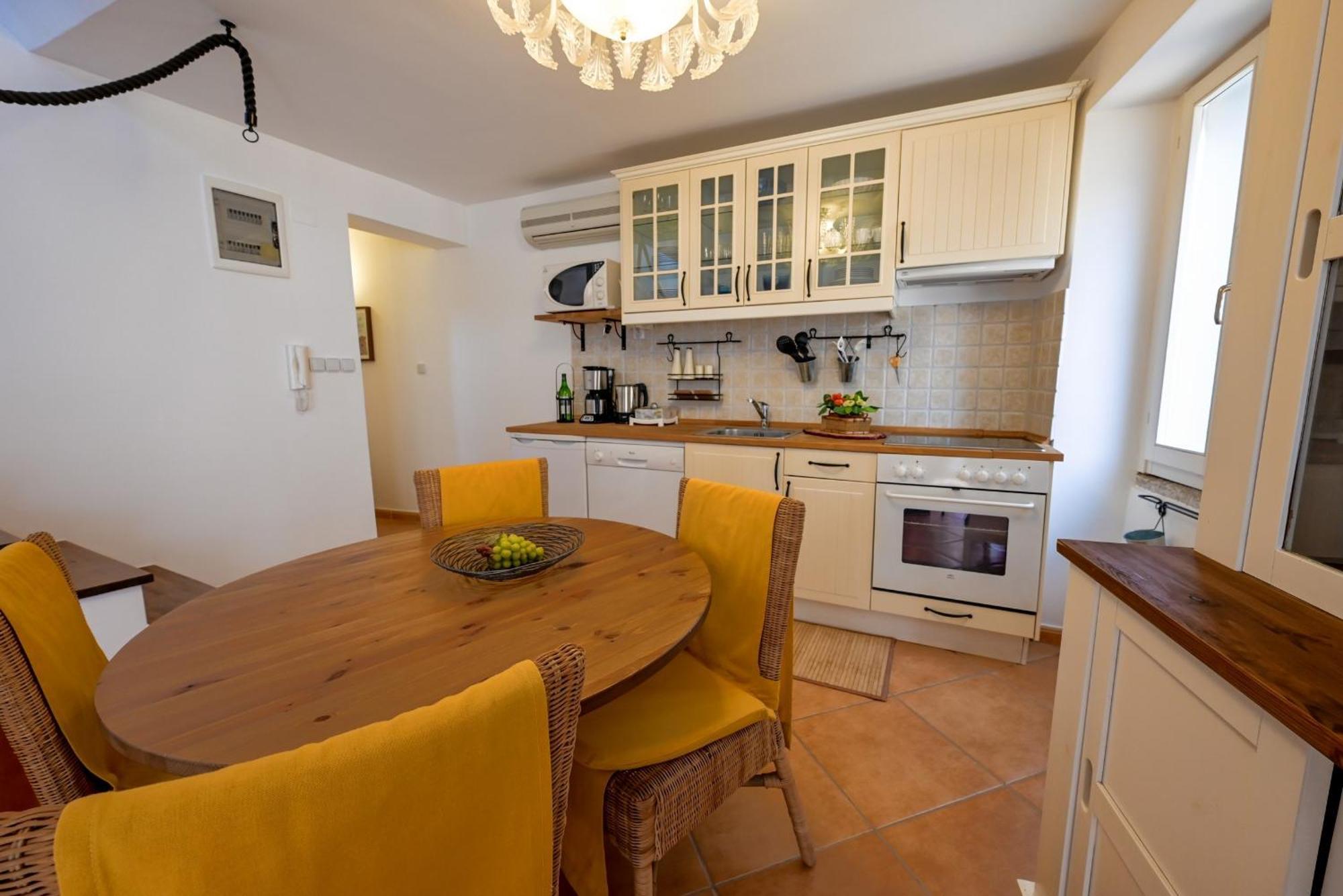 Alice Apartment With Balcony Rovinj Exterior foto