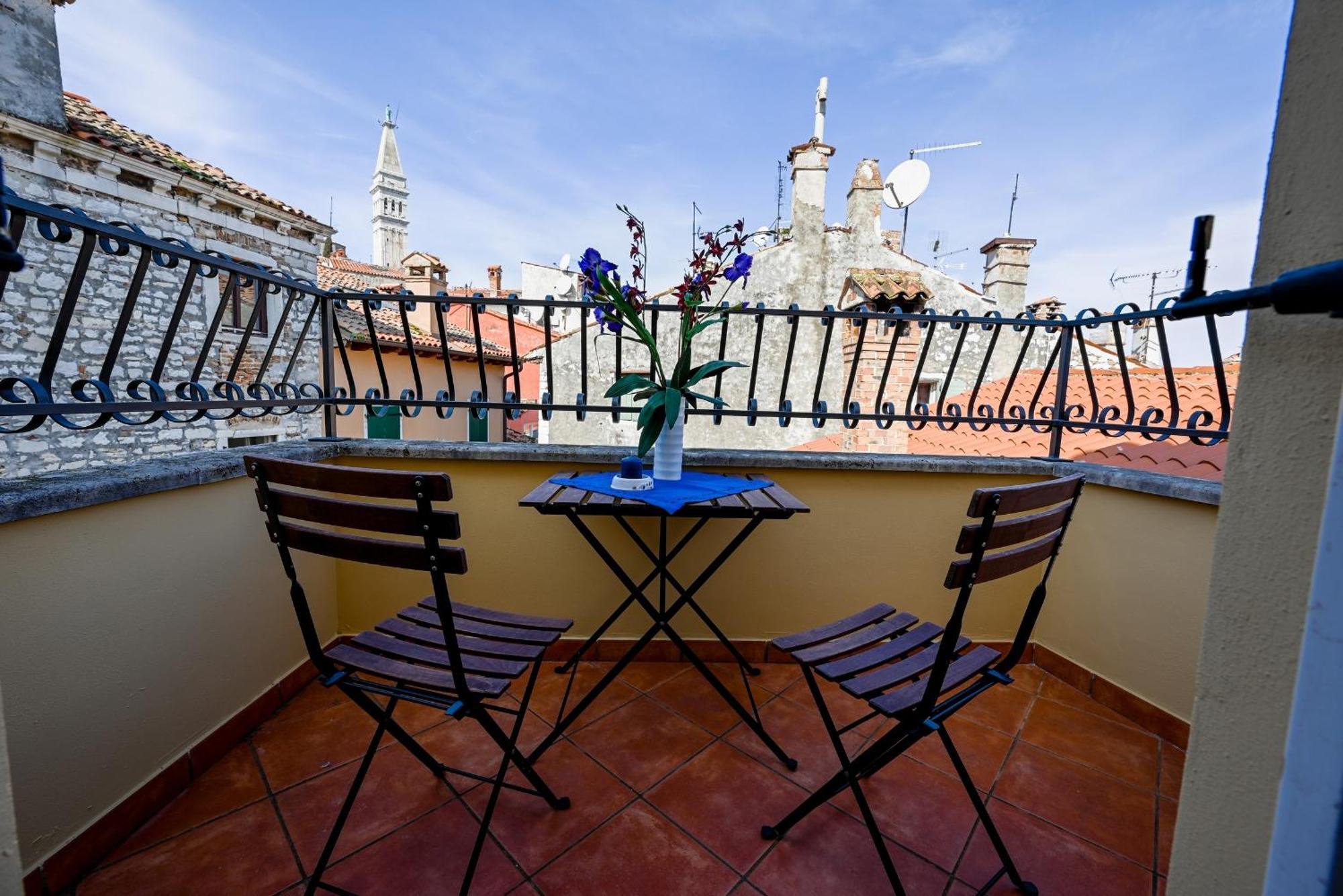 Alice Apartment With Balcony Rovinj Exterior foto